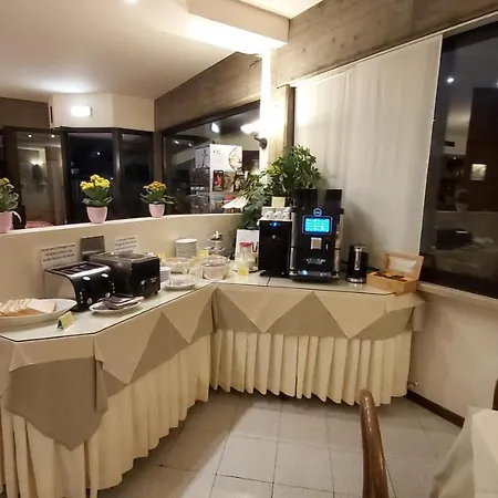 Al Cacciatore Ξενοδοχείο Ντεζεντσάνο ντελ Γκάρντα