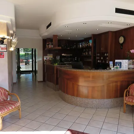 艾尔伯格阿卡奇多雷酒店 酒店