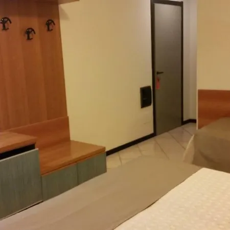 艾尔伯格阿卡奇多雷酒店 酒店 3*